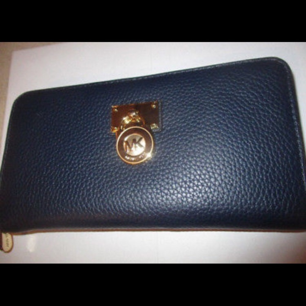Michael Kors wallet will sacrifice $85. Brand new